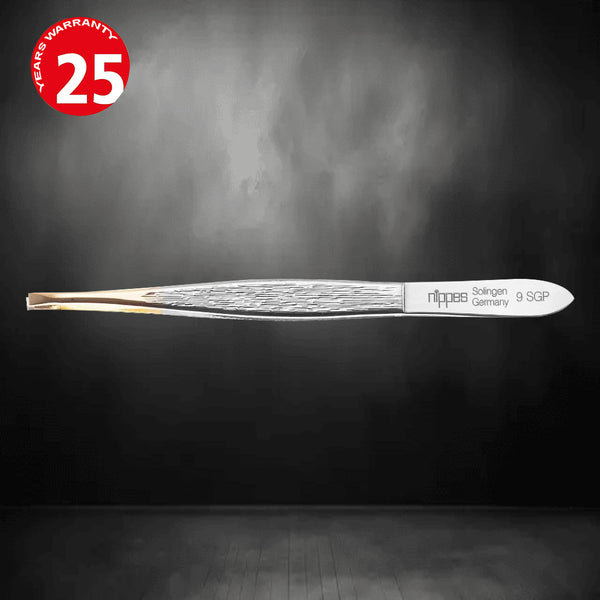 Nippes Tweezers 9SGP, angled, gold-plated - Slicker Tweezers from Solingen Made in Germany Eyebrow Tweezers for Face Care for Plucking Eyebrows, Beard Hair or Small Hairs for Men and Women (Cranked / Gold-Plated)